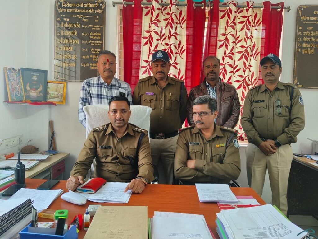 *मोबाईल लूटने और बाइक चोरी करने वाला गिरोह पकड़ाया, पुलिस ने आठ लाख रूपए की बाइक और मोबाईल जप्त किए।*।
