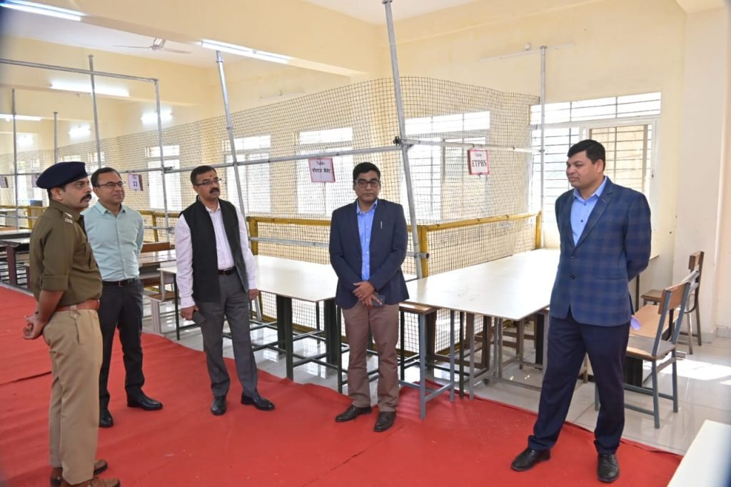 *उज्जैन पहुचे मुख्य निर्वाचन पदाधिकारी राजन ने मतगणना स्थल का निरीक्षण किया*