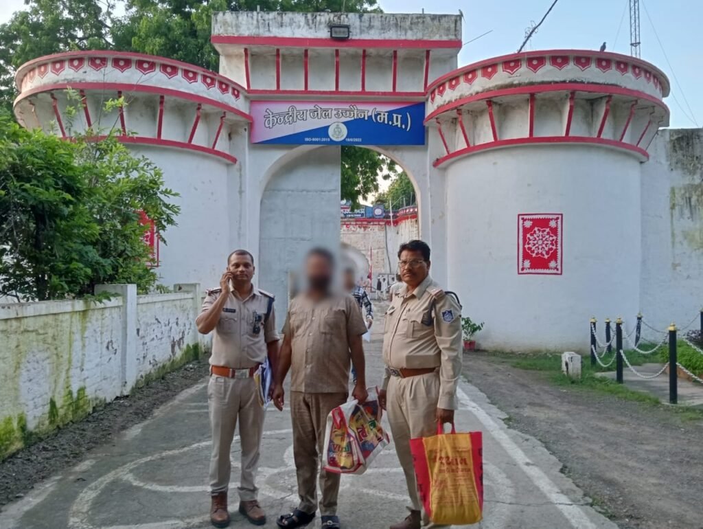 थाना नागदा पुलिस द्वारा आदतन अपराधी के विरूद्ध की रासुका के तहत् कार्रवाई।सांप्रदायिक सौहार्द बिगाड़ने का प्रयास करने हेतु सोशल मिडिया पर डाल रहा था पोस्ट