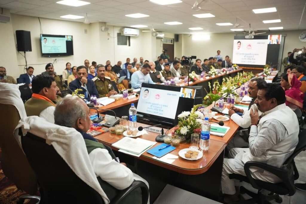 *मुरैना में संभागीय समीक्षा बैठक में मुख्यमंत्री डॉ. यादव ने की विकास कार्यों की समीक्षा।*