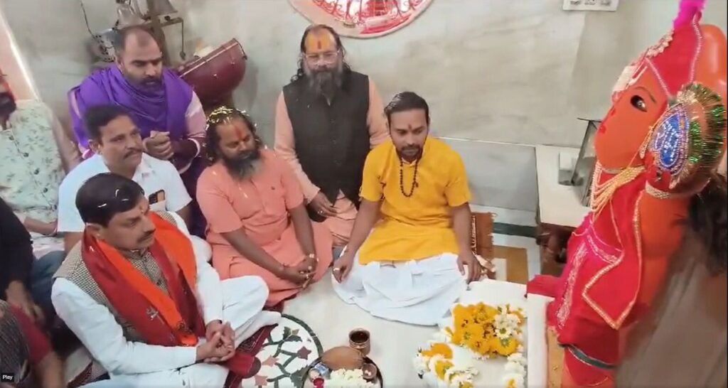 *मुख्यमंत्री डॉ. यादव ने दत्त अखाड़ा और श्री हनुमंत आश्रम पहुंचकर लिया आशीर्वाद!*