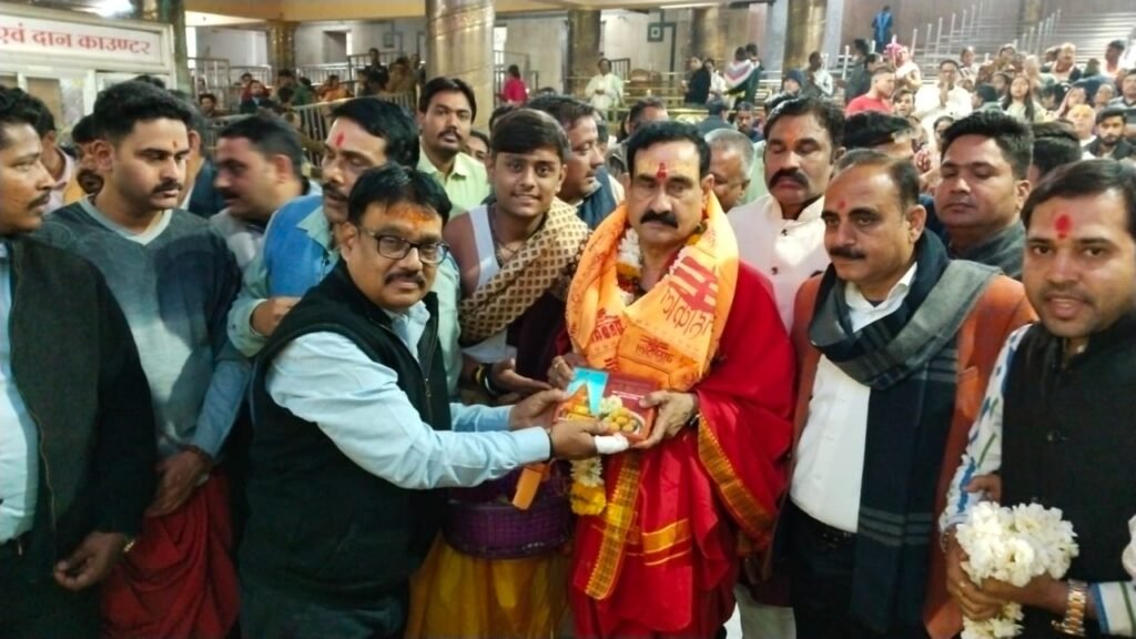 *मध्यप्रदेश के पूर्व मंत्री श्री मिश्रा ने किए भगवान महाकाल के दर्शन।*