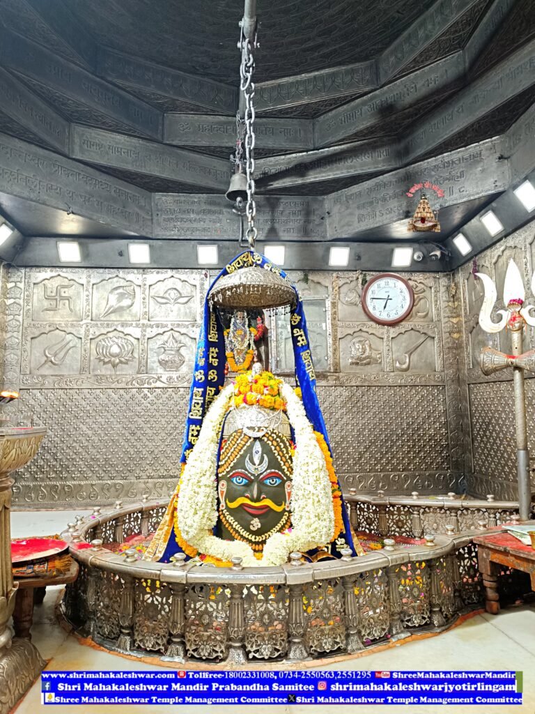 भस्म आरती के नाम पर धोखाधड़ी करने वाले तीनों आरोपी थाना महाकाल पुलिस की गिरफ्त में। ▪️आरोपीगण द्वारा भस्म आरती पंजीयन हेतु तय राशि 200 रू प्रति श्रद्धालु के स्थान पर की गई कुल 5,600 रुपये की ठगी।