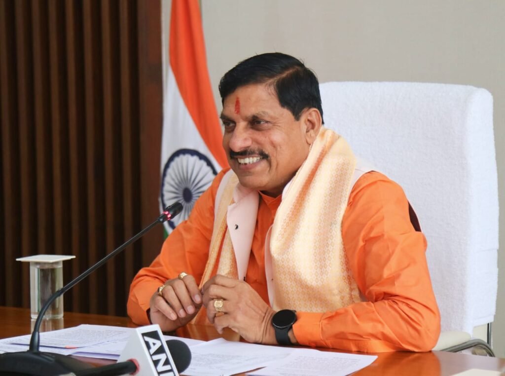 *जन-संवाद शिविर : नगर निगम सभापति, संभागायुक्त, कलेक्टर सहित अन्य अधिकारियों ने किया जन-समस्याओं का निराकरण*