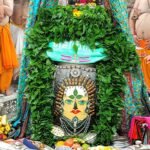 हरियाली अमावस्या पर भगवान महाकाल का बिलपत्र की माला ड्रायफ्रूट के साथ भांग अर्पित कर श्रृंगार