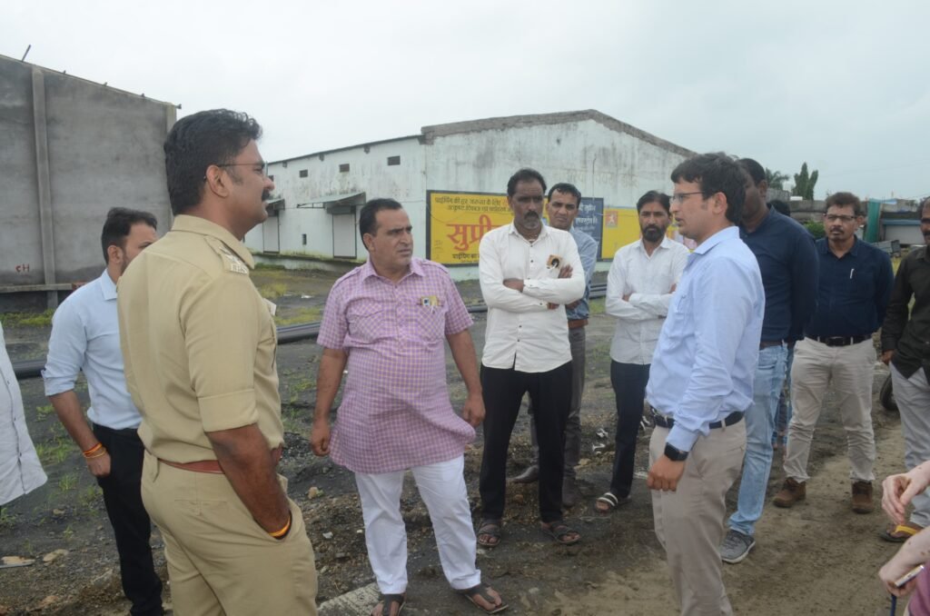 मुख्यमंत्री डॉ यादव के प्रस्तावित कार्यक्रम की तैयारियों कलेक्टर- एसपी ने किया निरीक्षण*