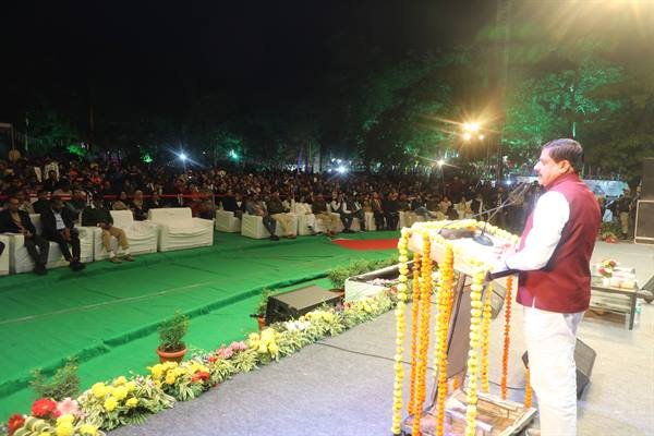 *”पीर पराई जाणे रे” भक्ति संध्या में सीएम डॉ. यादव शामिल हुए।*