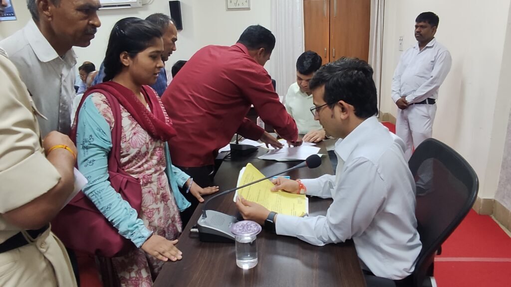 जनसुनवाई में कलेक्टर ने आमजन की समस्याओं का किया त्वरित निराकरण