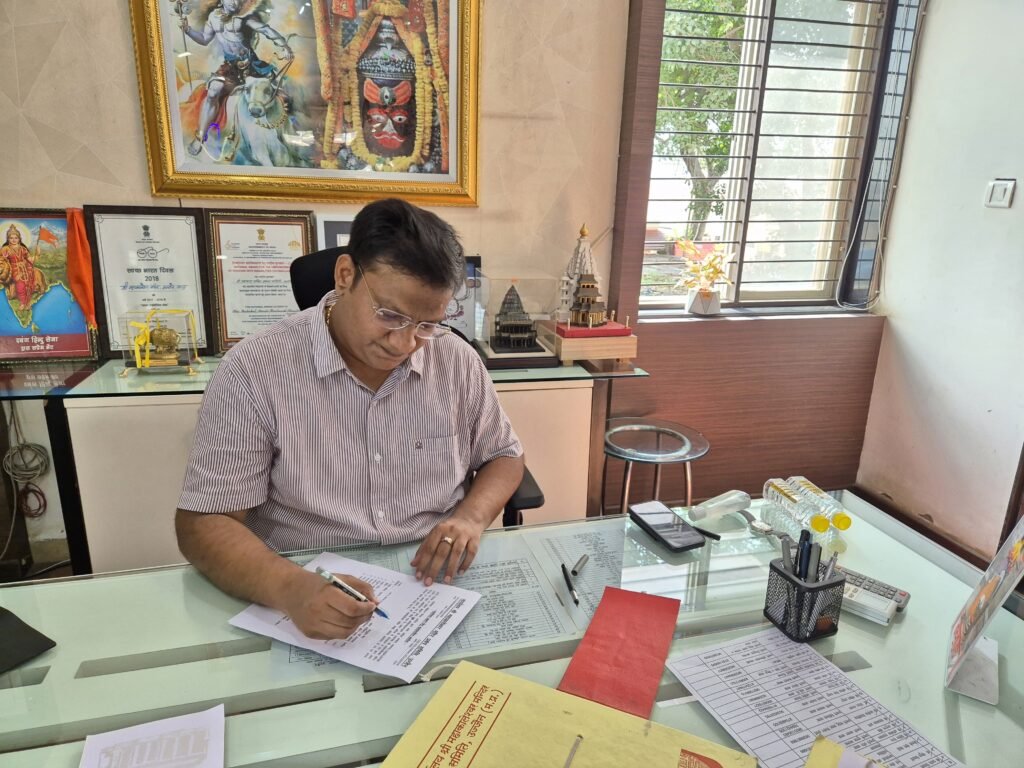 श्रद्धालुओं को सुलभ तरीके से दर्शन कराना हमारी सर्वोच्च प्राथमिकता रहनी चाहिए प्रशासक जैन ने किया पदभार ग्रहण