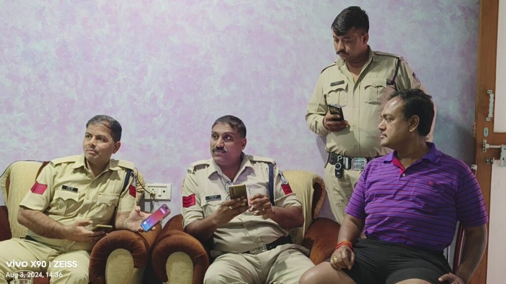 उज्जैन में डिजिटल हाऊस अरेस्ट का मामला, पुलिस ने बंधक दंपत्ति को छुड़ाया,  बदमाशों द्वारा मनी लॉन्ड्रिंग केस की धमकी देकर लाखो रुपए की डिमाण्ड की,