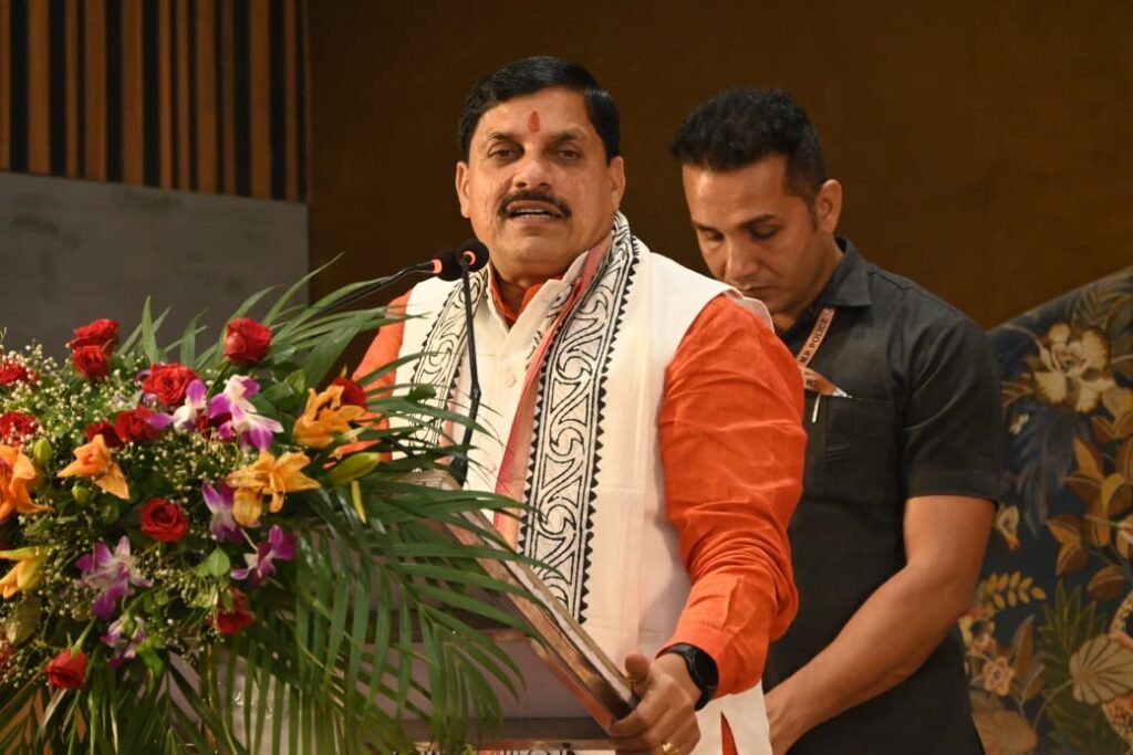 मुख्यमंत्री डॉ यादव देवास में आयोजित अखिल भारतीय उद्योग सम्मेलन में शामिल हुए